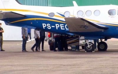 Corpos de Marília Mendonça e do tio chegam ao aeroporto de Goiânia