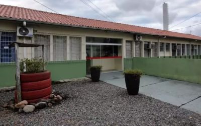 Professor que enalteceu ataque em Blumenau terá que usar tornozeleira eletrônica