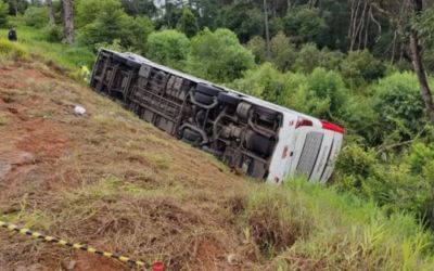 Acidente com ônibus da Catarinense deixa sete mortos no Paraná