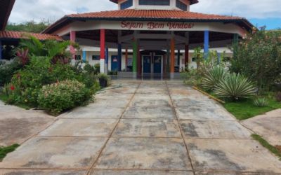 Duas meninas de nove anos ficam feridas em ataque em escola e estudante é apreendido