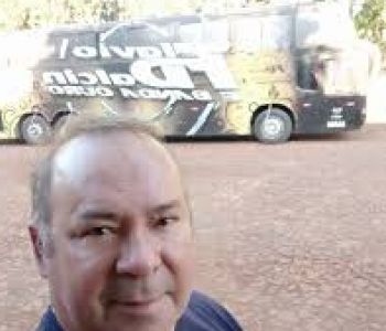 Cantor Flávio Dalcin é preso por importunação sexual após baile